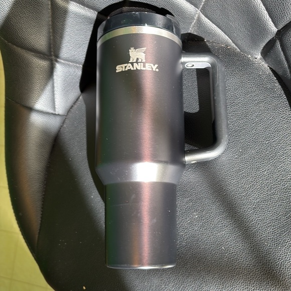 Stanley Tumbler 40oz - Picture 5 of 5